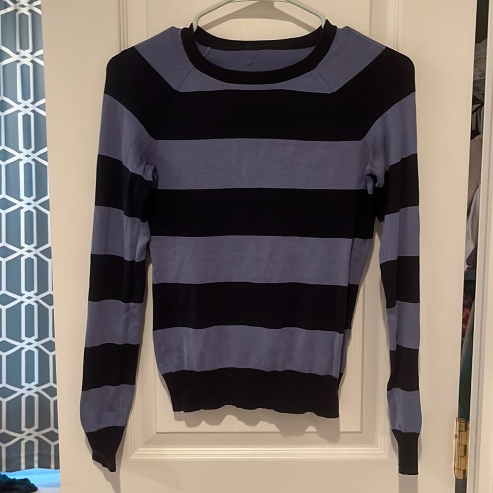 Striped form fitting long sleeved tshirt